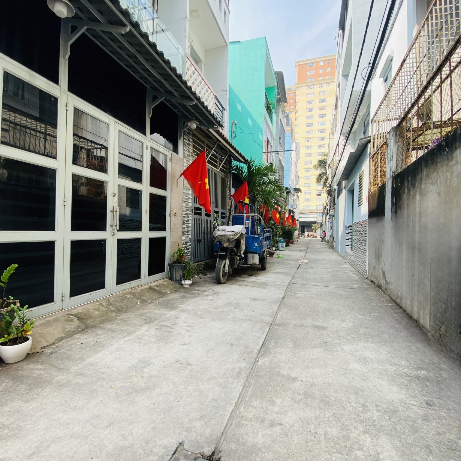 nhà bán hẻm xe hơi Lê Văn Quới