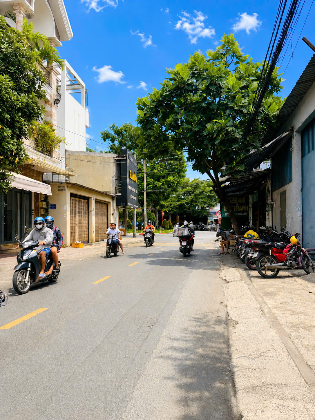 nhà mặt tiền Kênh Nước Đen